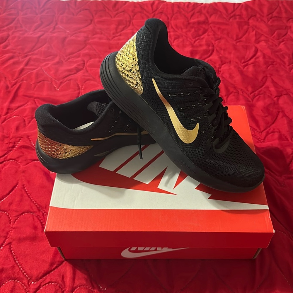 Nike gold and black uneasy running shoes